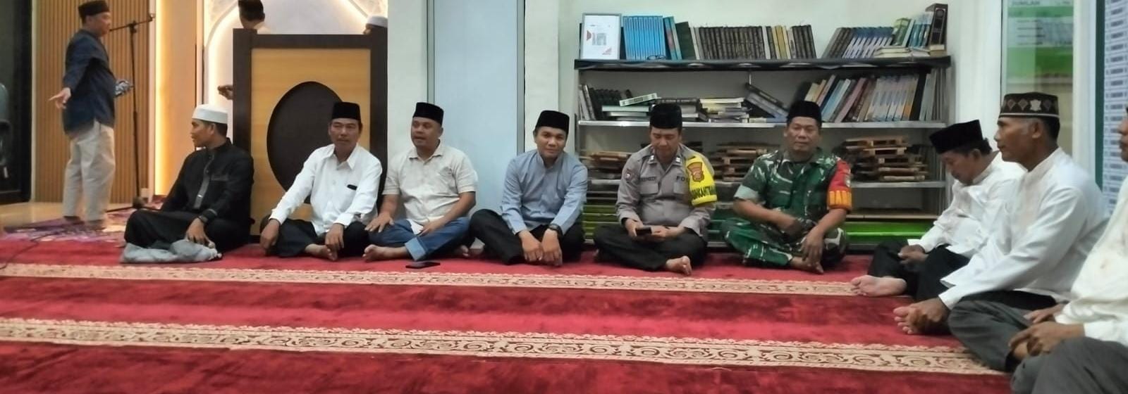 Peringatan Nuzulul Qur’an, Bhabinkamtibmas Polsek Bukitraya Pererat silahturahmi&nbsp; Berikan Himbuan Kamtibmas
