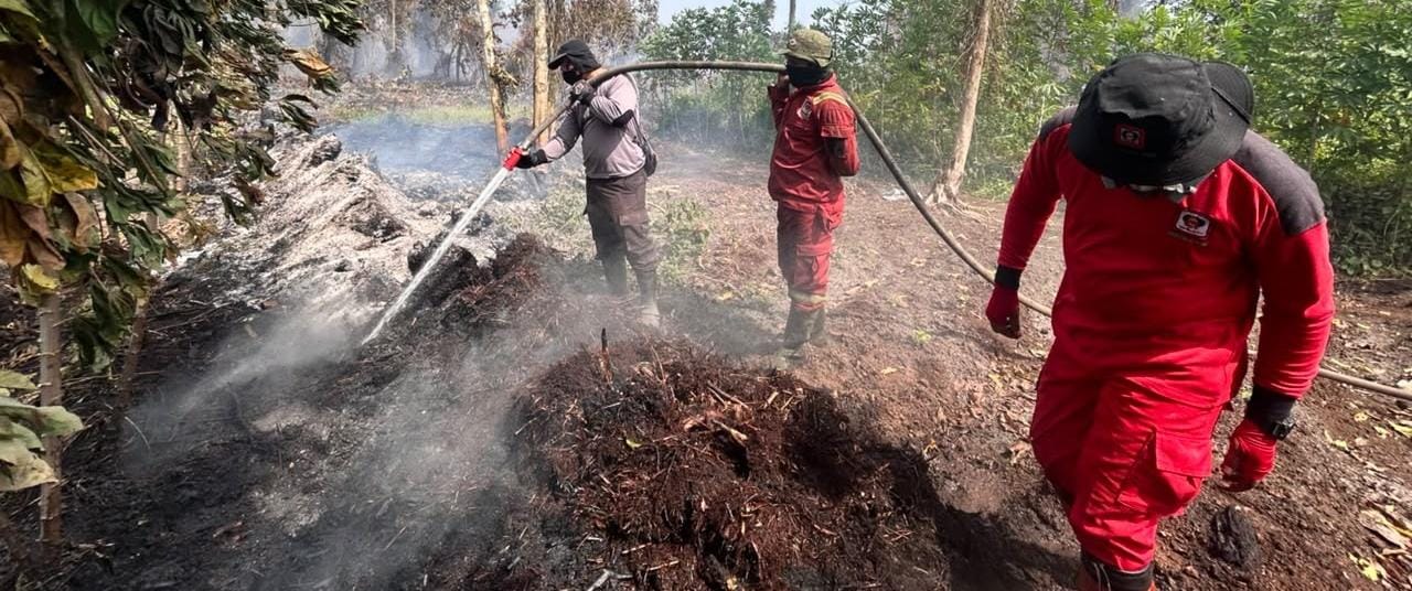 Hadapi Karhutla Lahan Gambut 5 Hektar di Rimbo Panjang, Polres Kampar Kerahkan Tim Gabungan & Dukungan Helikopter