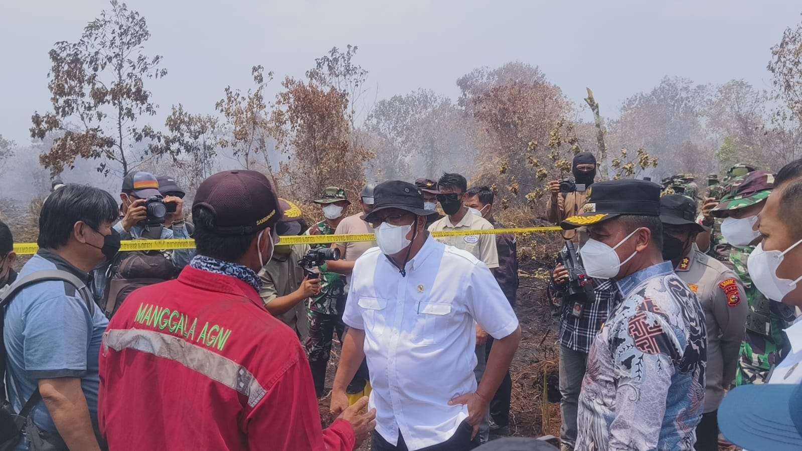Bupati Kampar Bersama Menteri Lingkungan Hidup Tinjau Lokasi Karhutla di Kecamatan Tambang